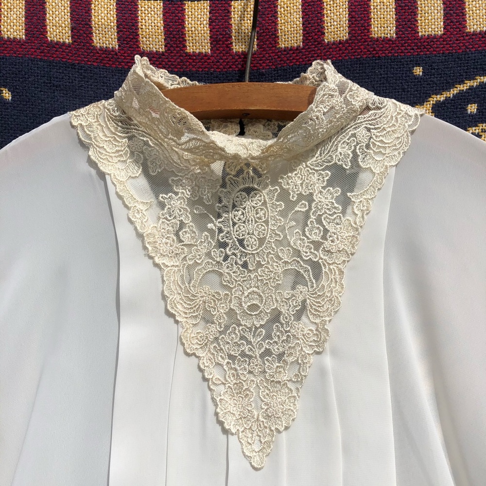 VTG | Romantic Claudia Barnes Ivory Pleated Lace Throat Korean made Blouse 14